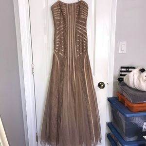 BCBGMaxAzria STRAPLESS evening gown/prom dress